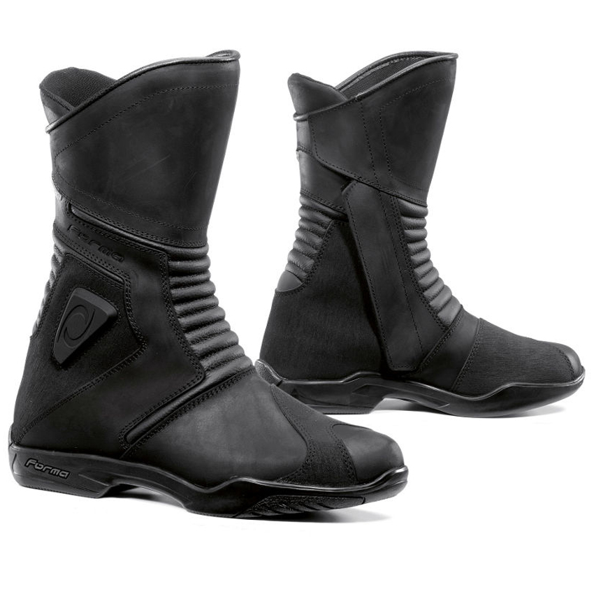 Forma adventure low outlet boots uk